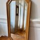 Miroir octogonal nervuré en bois doré