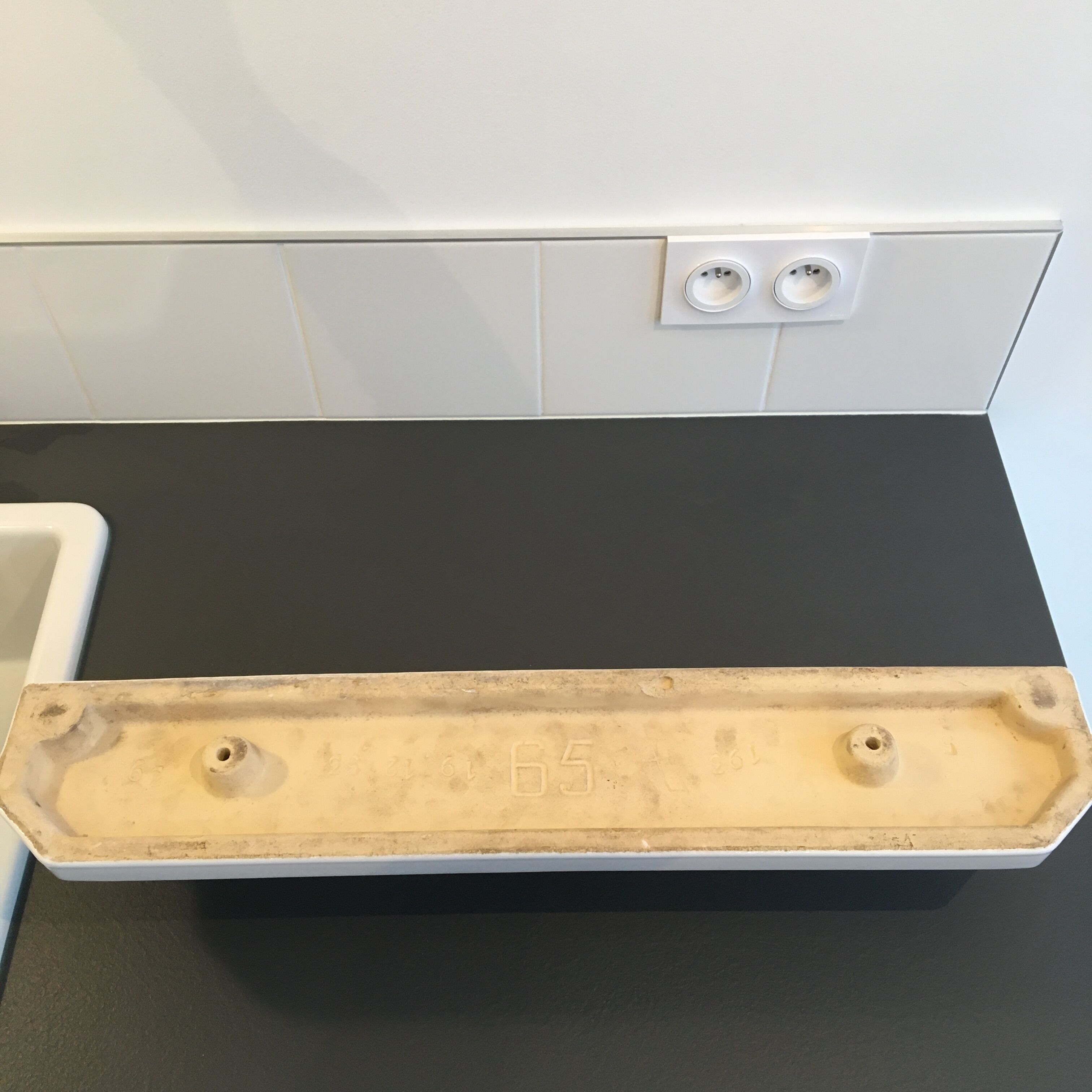 White ceramic shelf bathroom