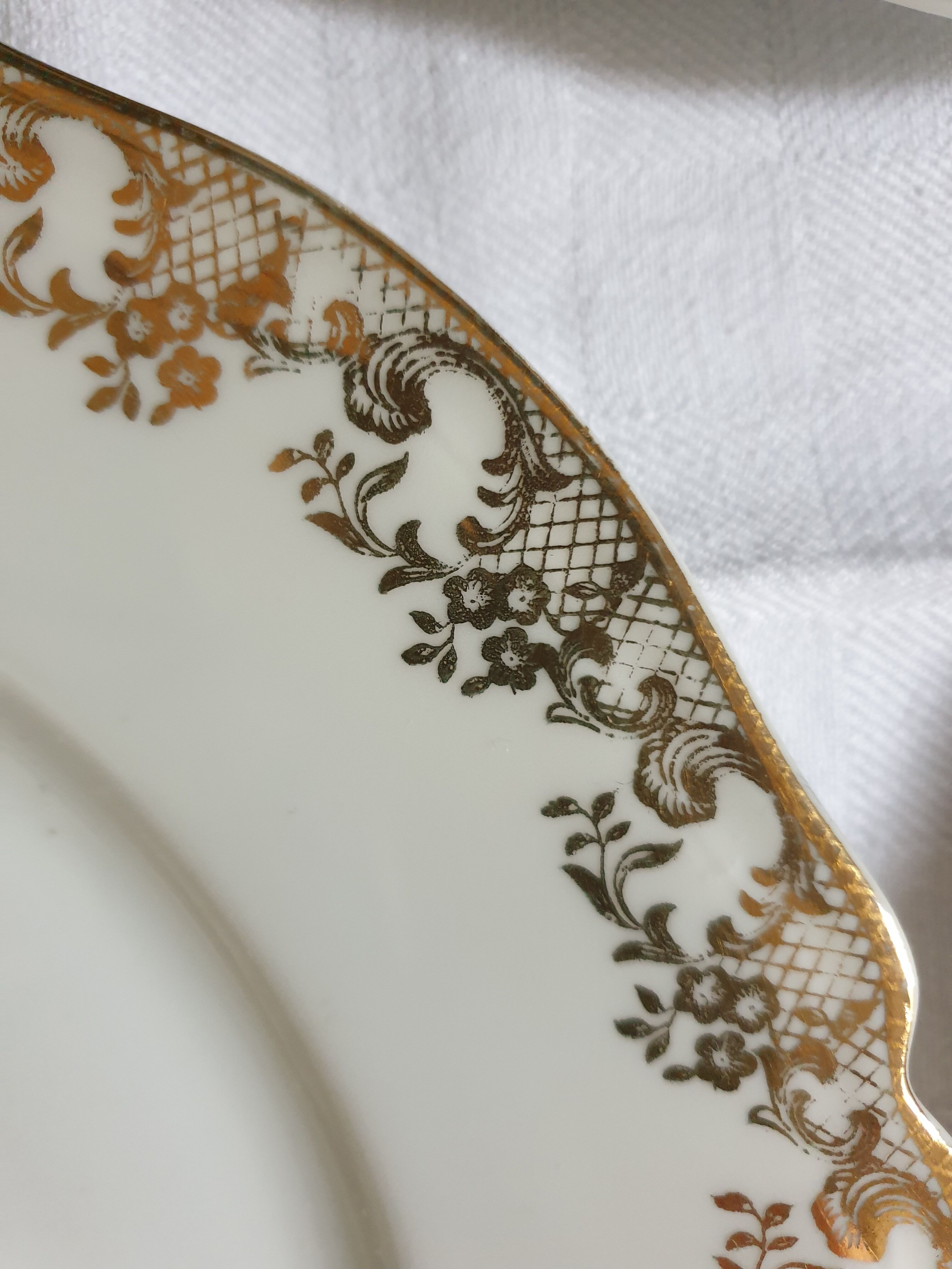 Suite of 12 flat plates Limoges