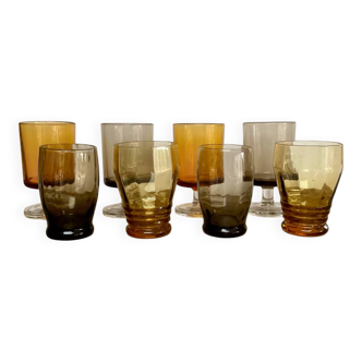 8 petits verres vintage dépareillés
