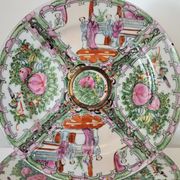 2 assiettes chinoises porcelaine polychrome et or Canton XXème