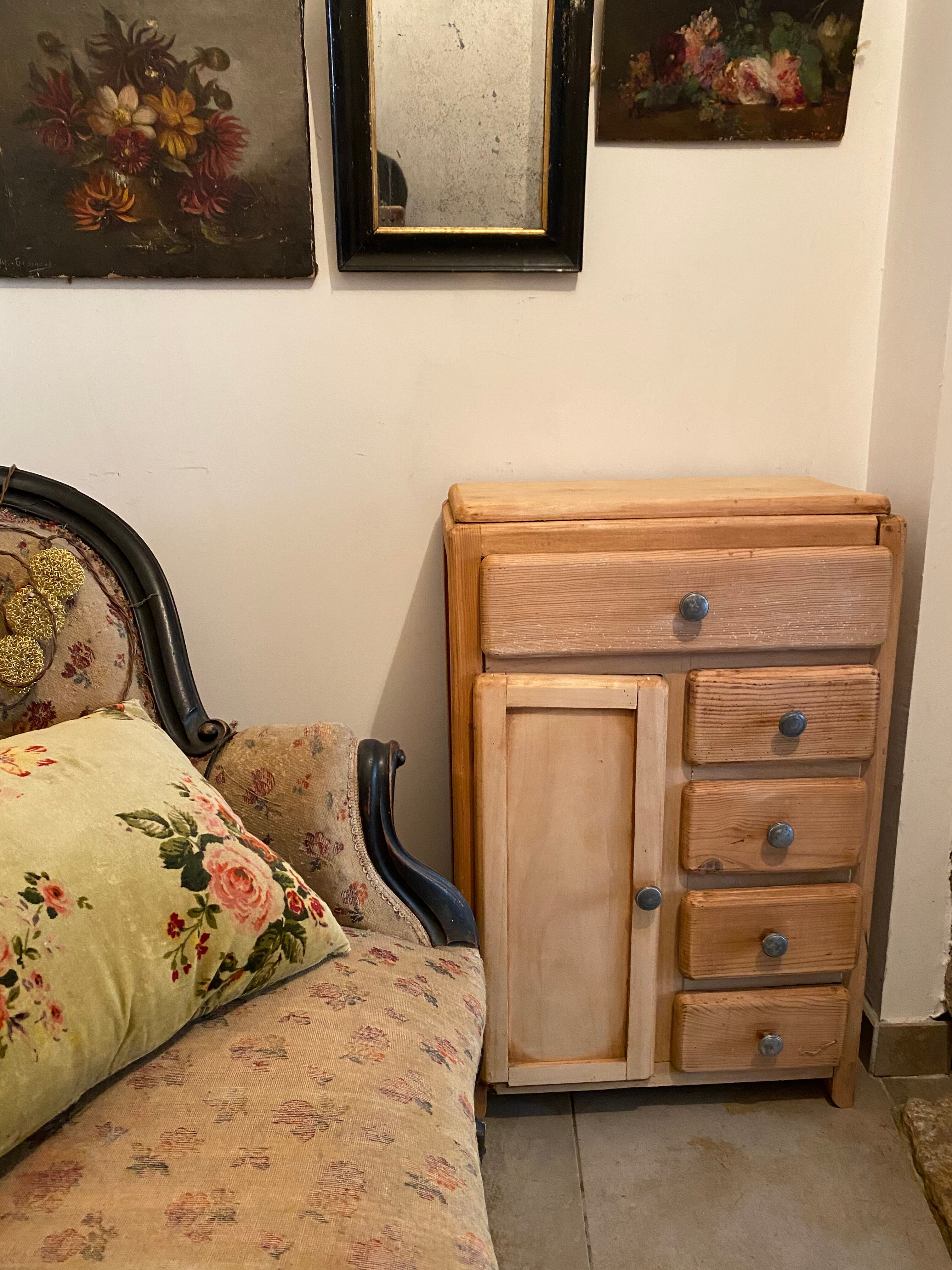 Extra cabinet with drawers