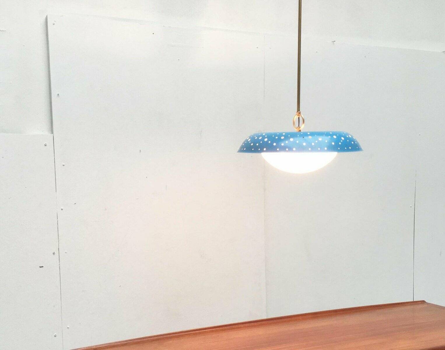 Lampe suspension en métal perforé de style milieu du siècle attribuée à Ernest Igl pour Hillebrand Leuchten, années 1960