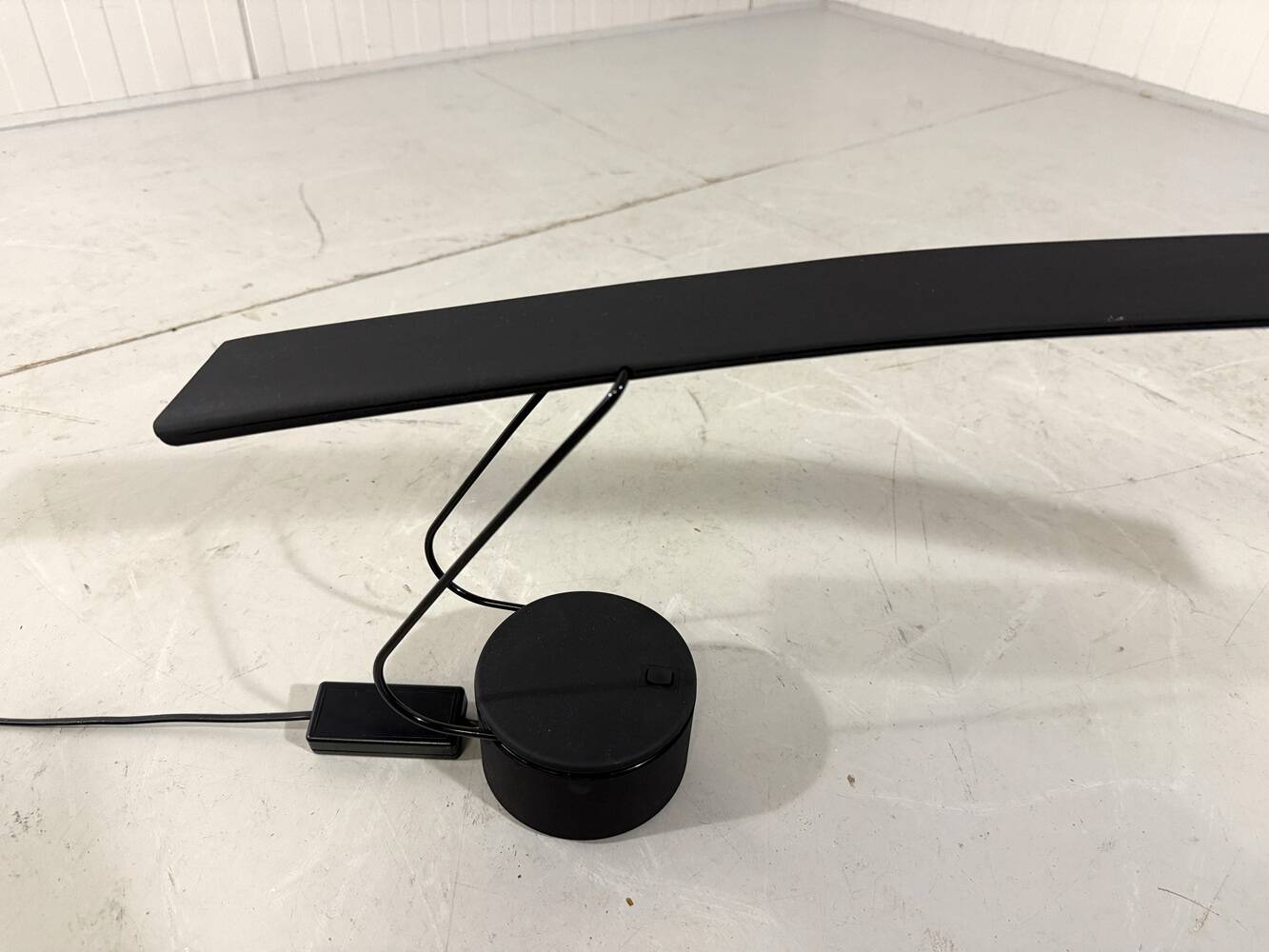 Dove desk lamp Mario Barbaglia & Marco Colombo, Italy