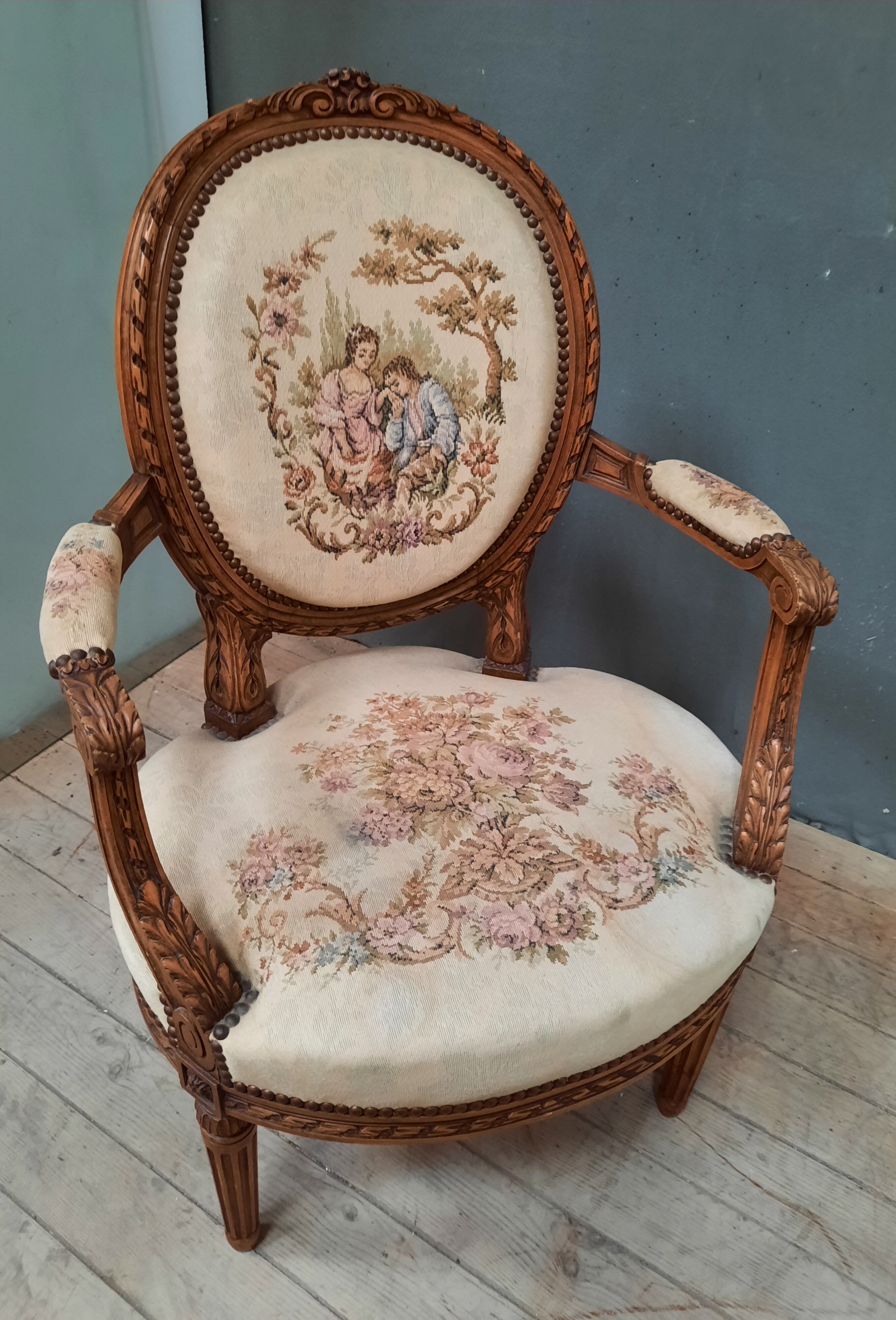 Paire de fauteuils style Louis XVI