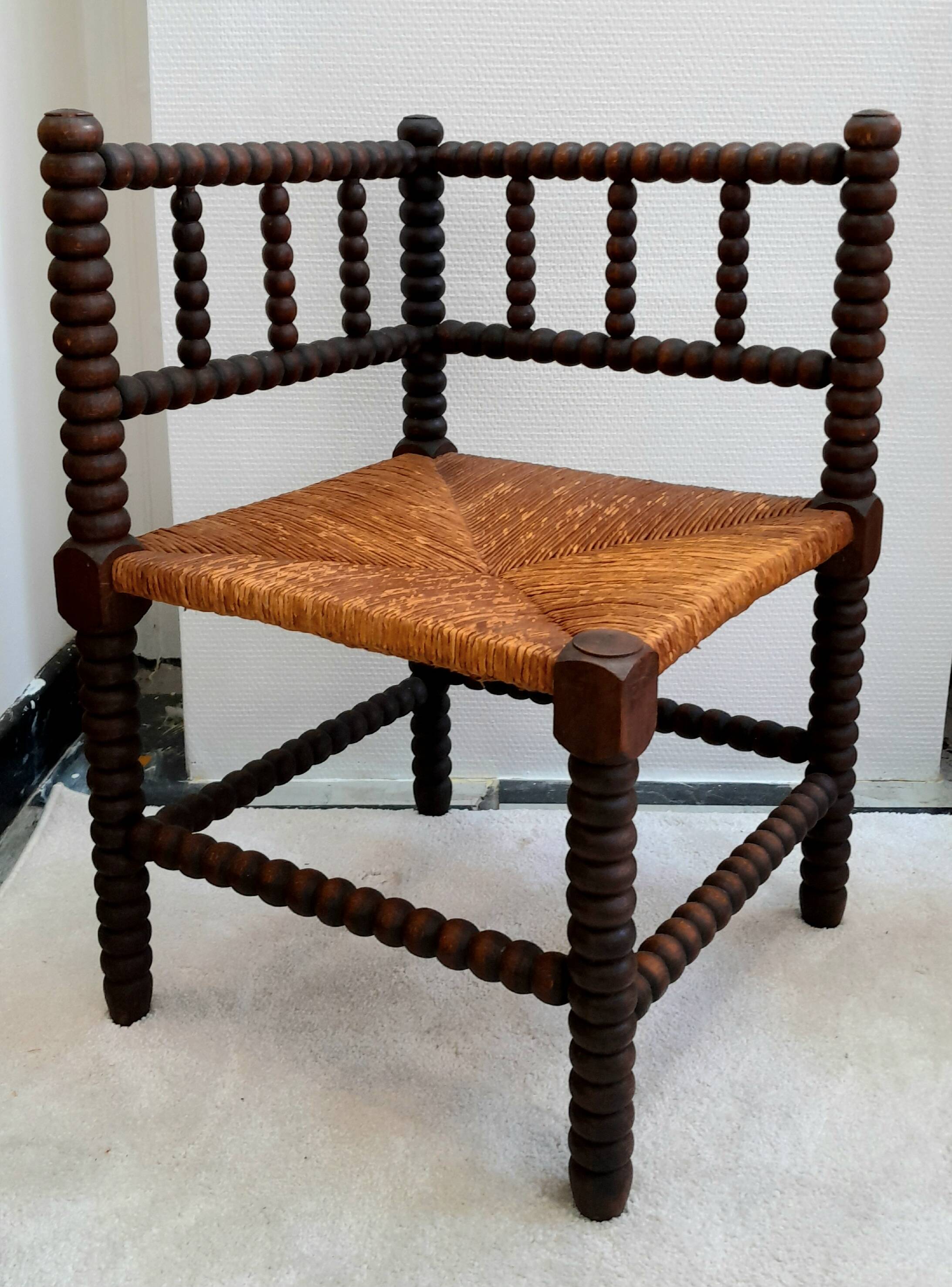 Chaise d'angle bobine en bois vers 1940