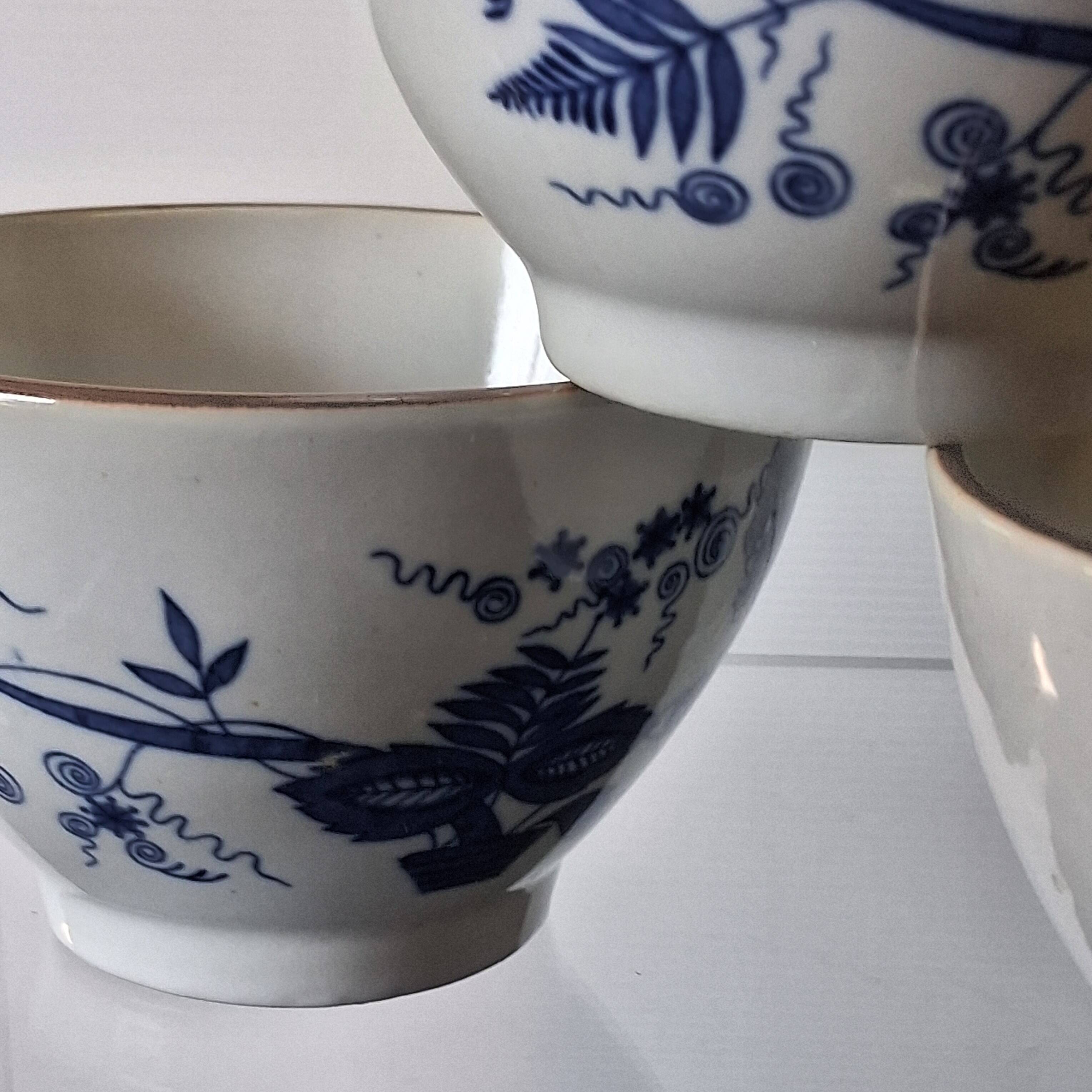 3 ceramic bowls in very good condition with a blue floral design.