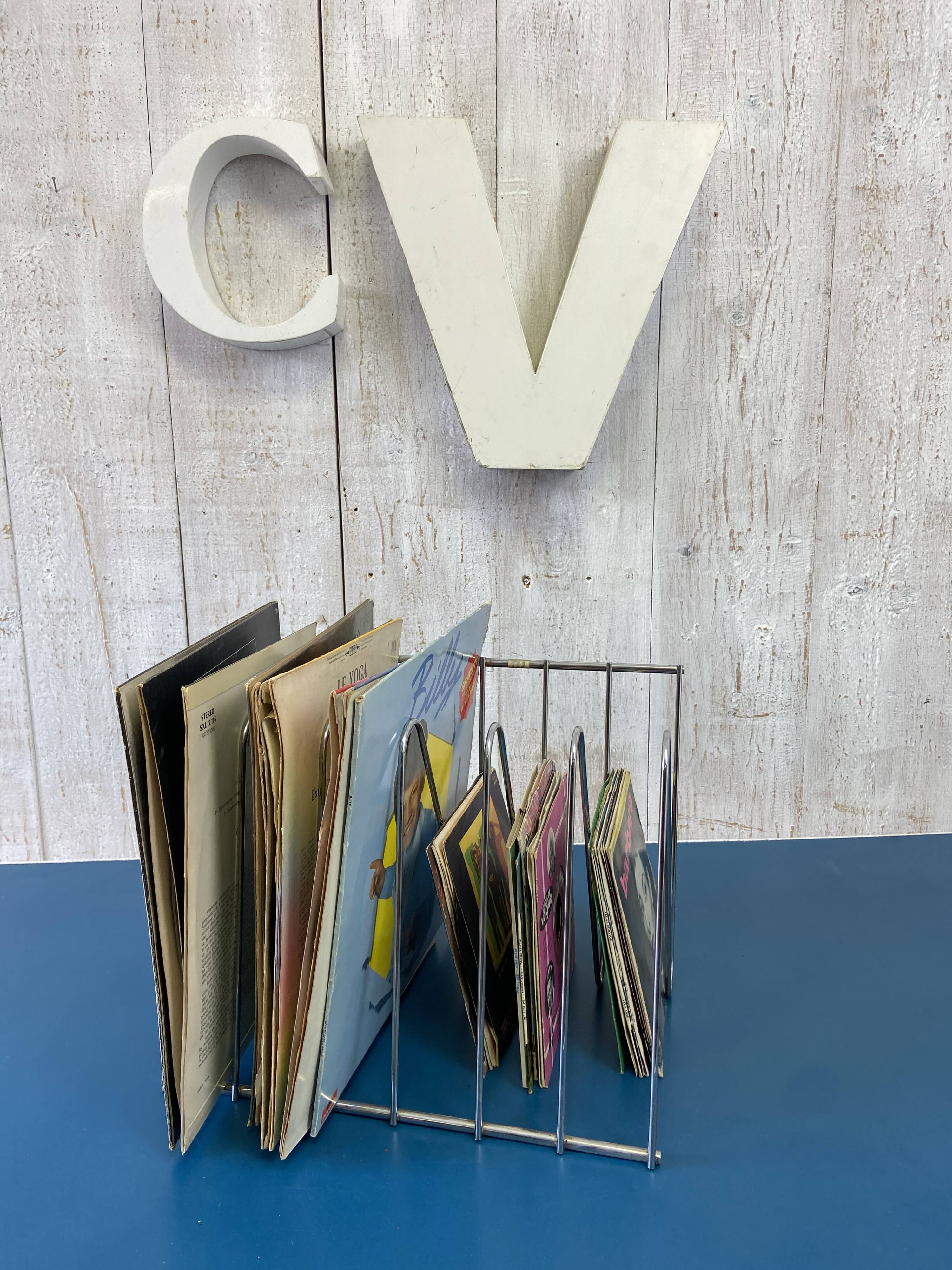 Vintage vinyl/magazine holder