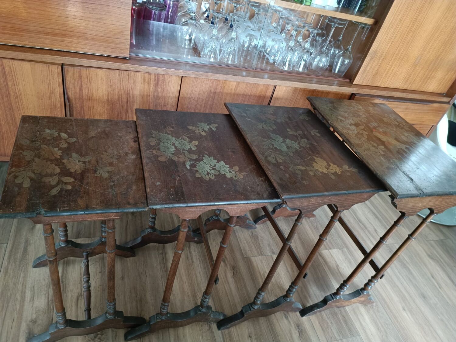 4 nesting tables painted decoration