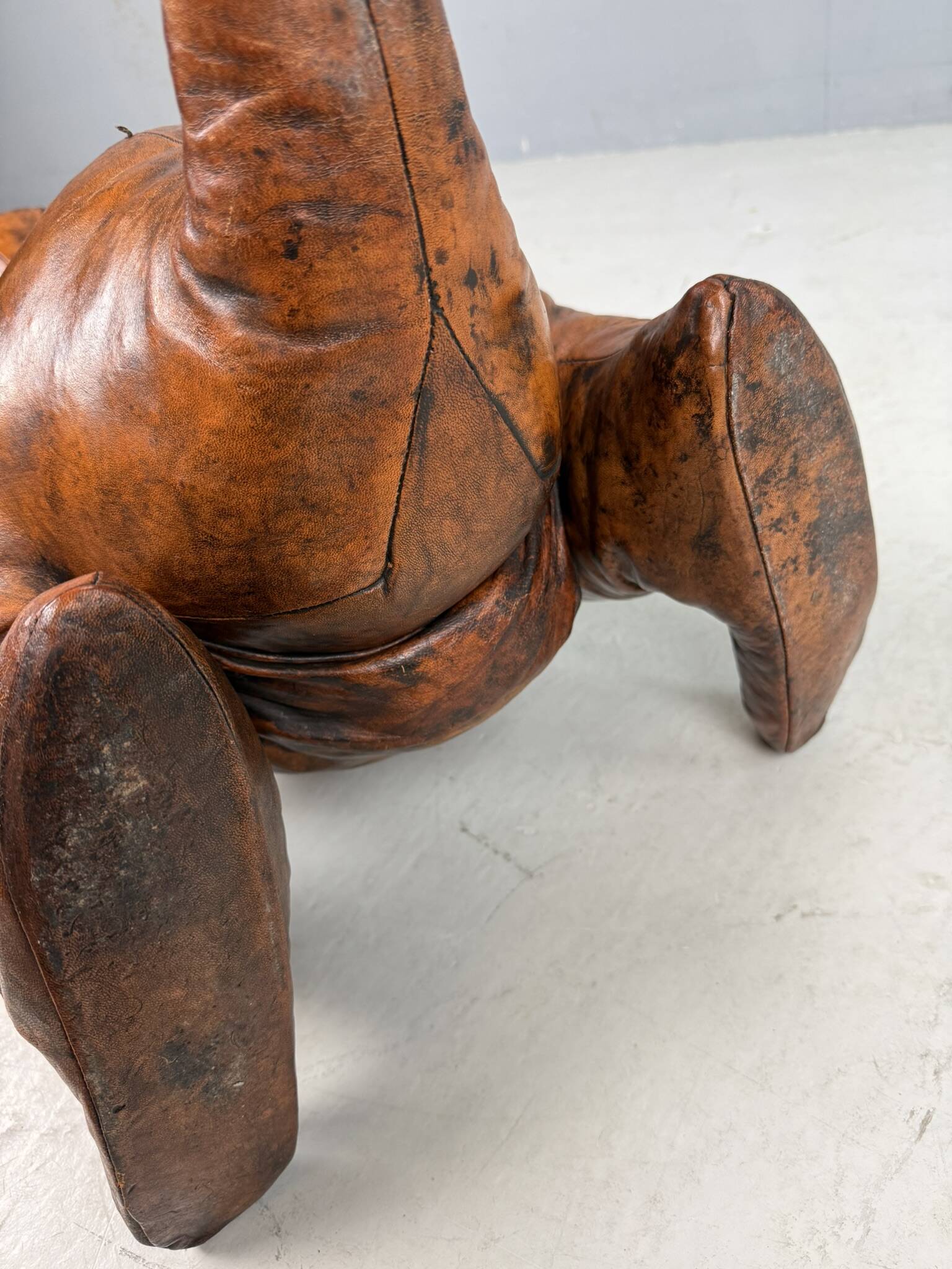 Dimitri Omersa leather magazine pouch kangaroo, Almazán, Spain, 1970 (Stamped)