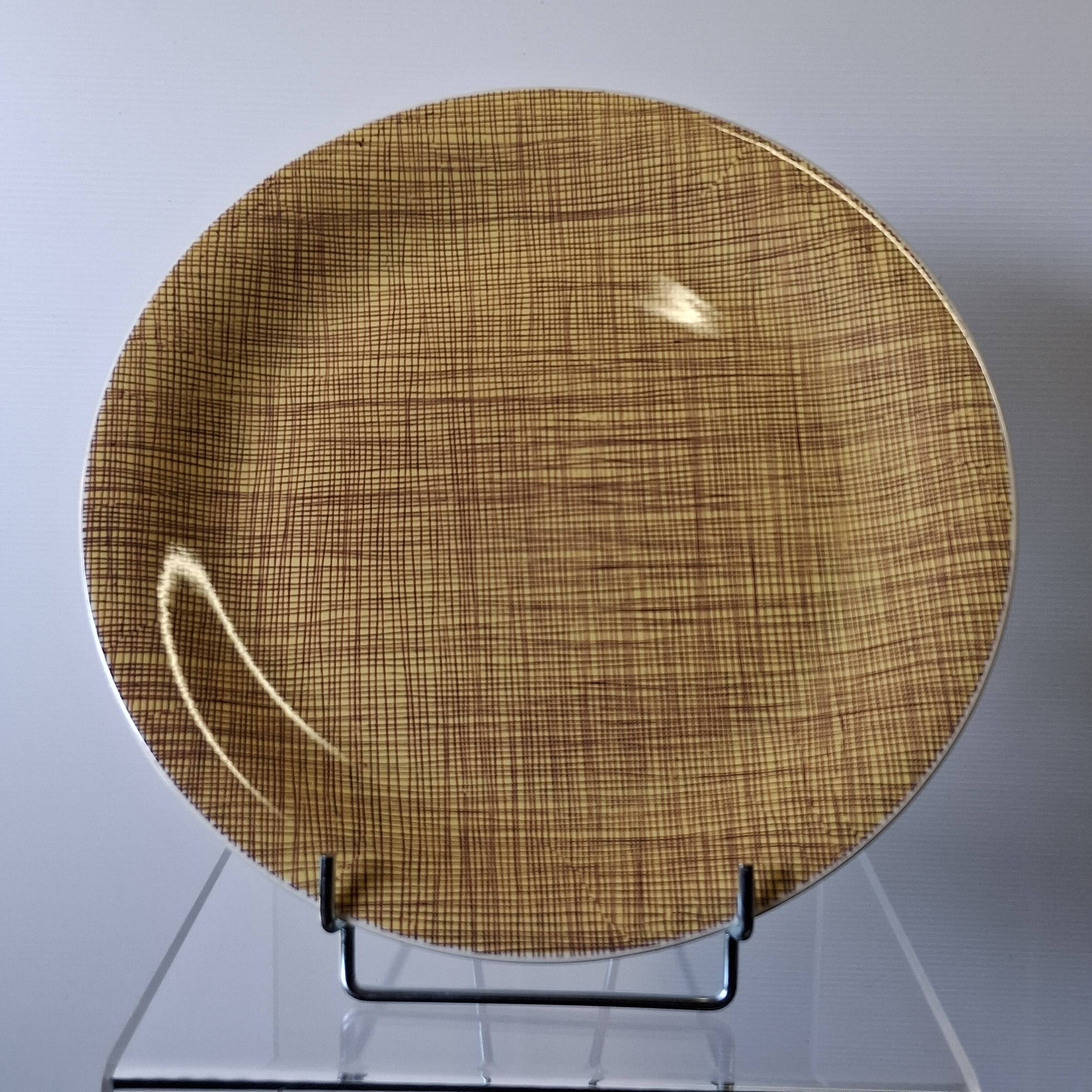 Slightly hollow round serving plate from Villeroy and Boch model "Bern".