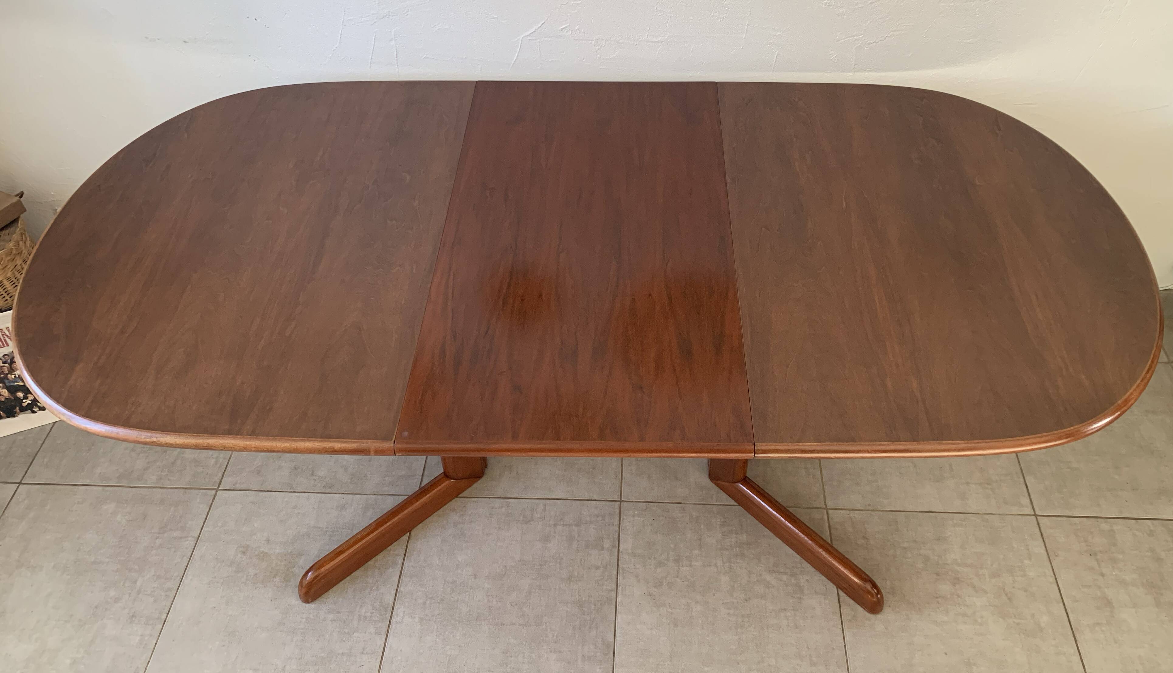Table danoise ovale extensible en teck, années 60