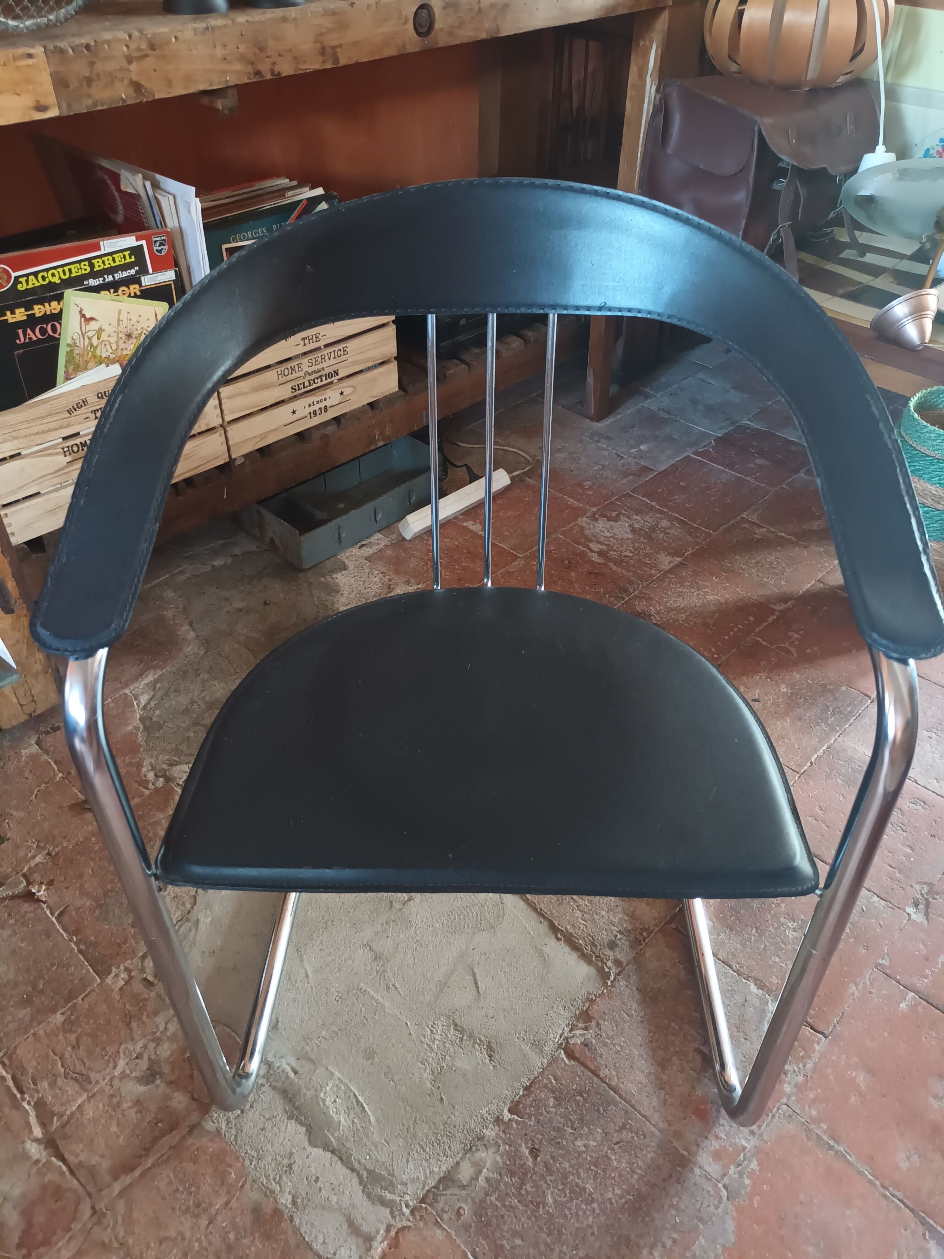 Quatre chaises avec accoudoirs style Arrben