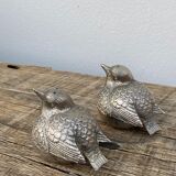Duo of salt shaker and pepper in the shape of a bird in silver metal and its basket