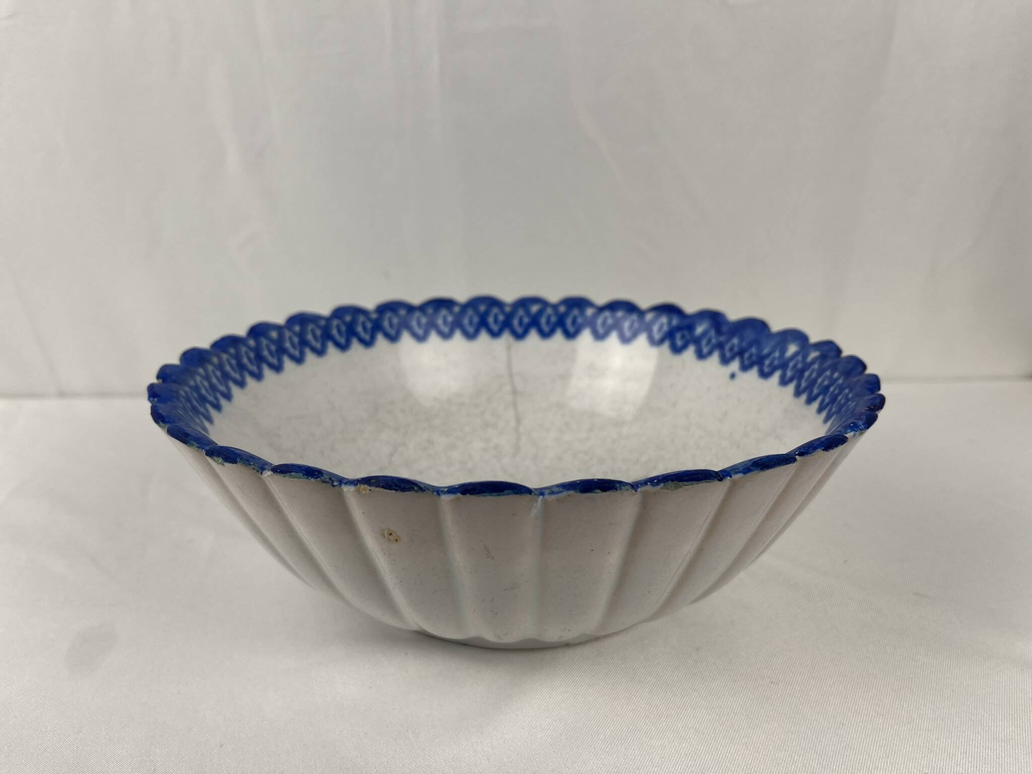 Regional earthenware small hollow dish decorated with 20th century rooster