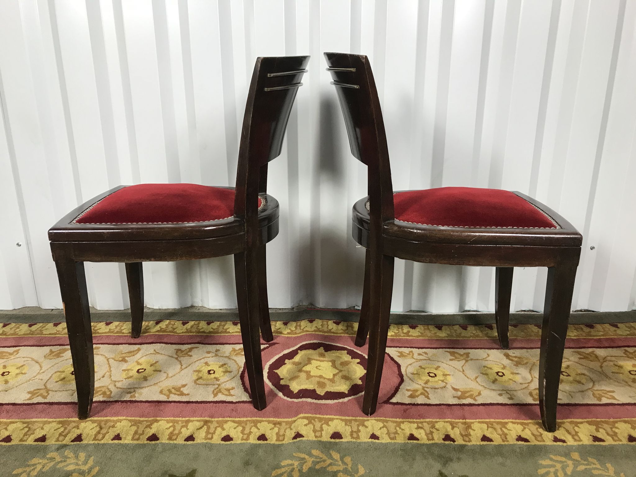 Paire de chaises époque Art Déco velours rouge