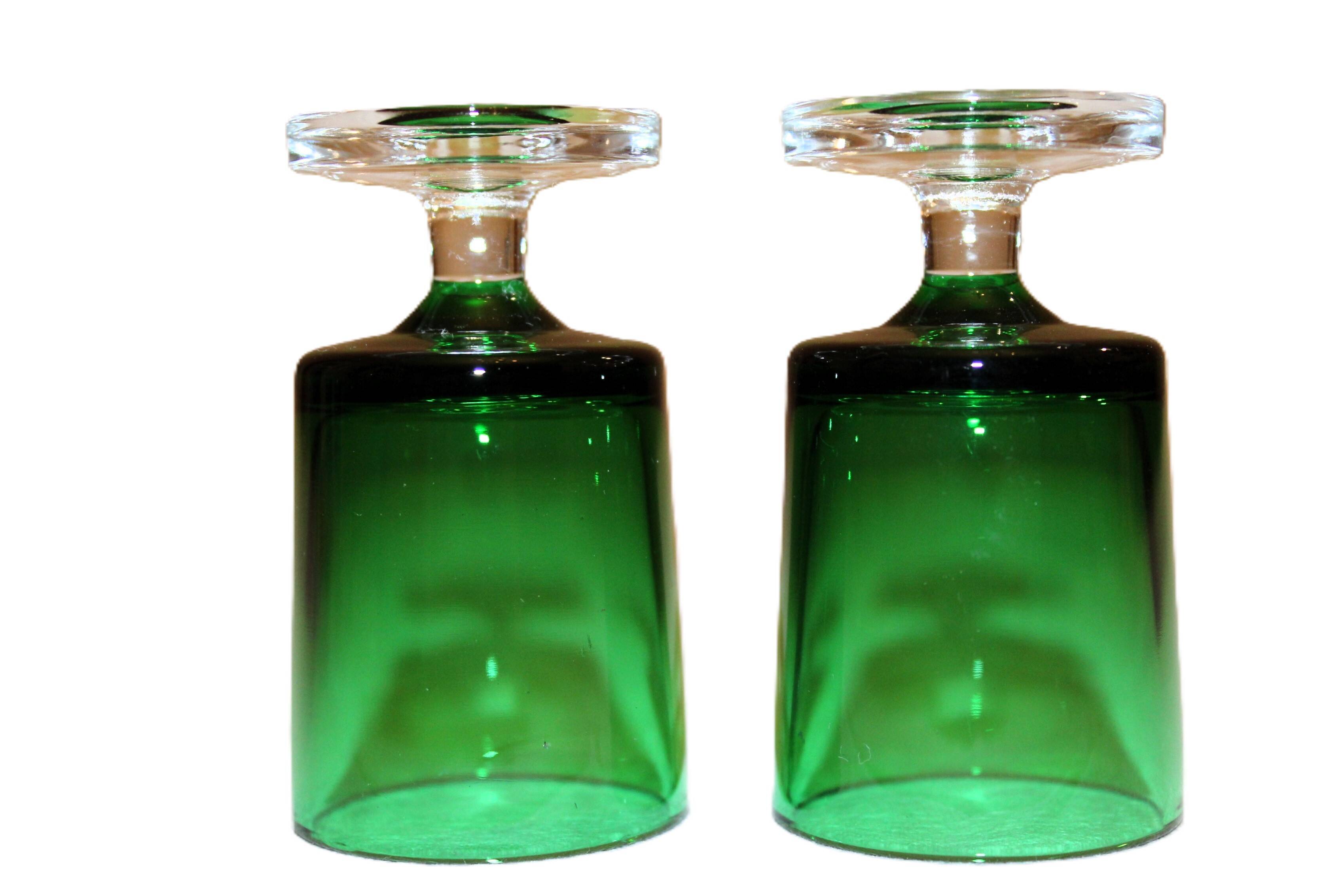 8 verres à liqueur en verre émeraude par Luminarc modèle Suède, années 70