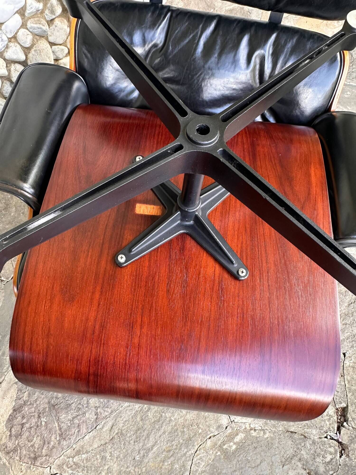 Eames Lounge Chair 670 & Ottoman 671 in rosewood, Herman Miller