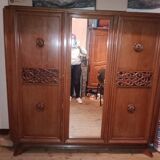 3 door wardrobe with a central mirror