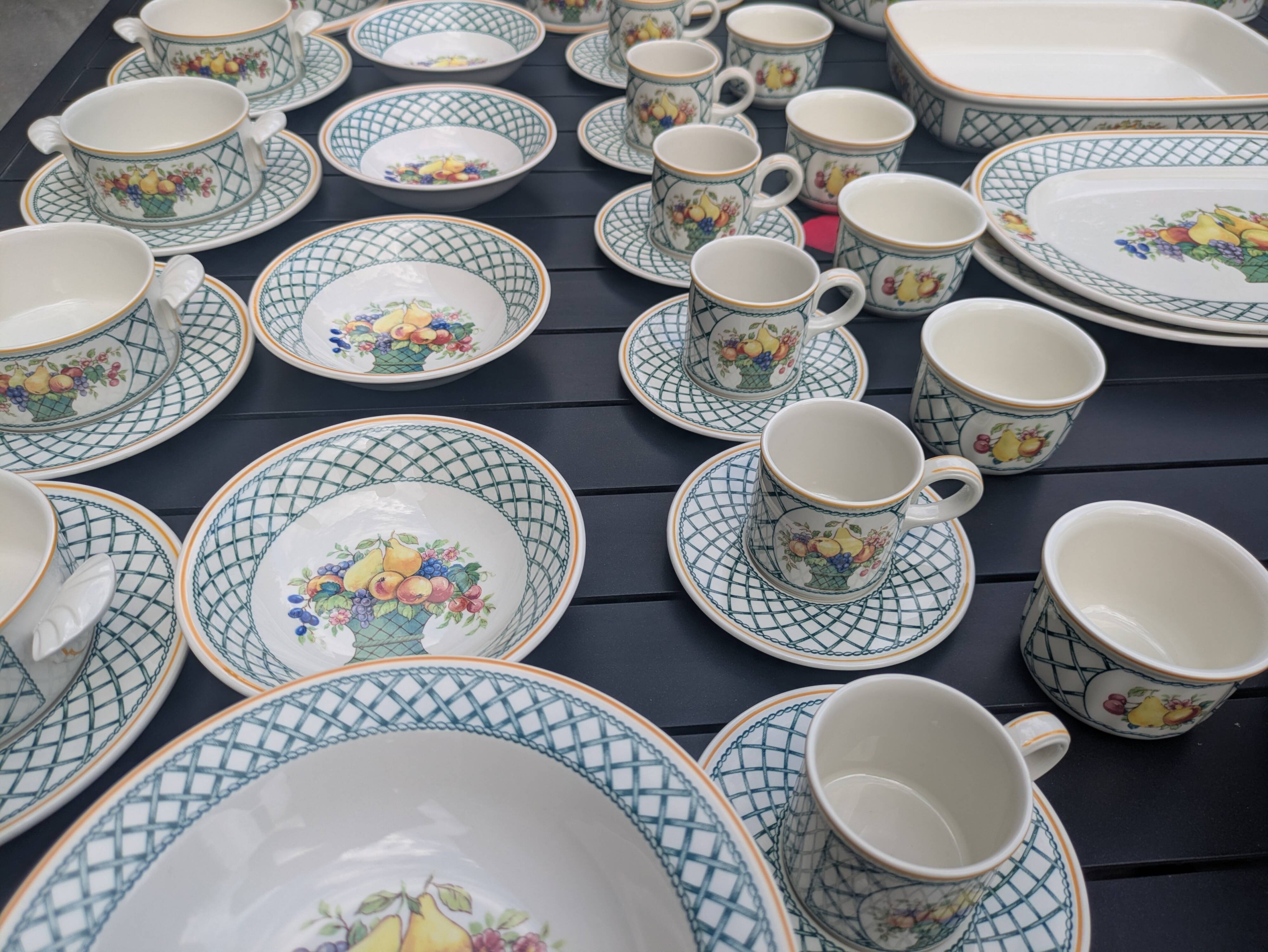 Service Basket Villeroy and Bosch 69 pieces