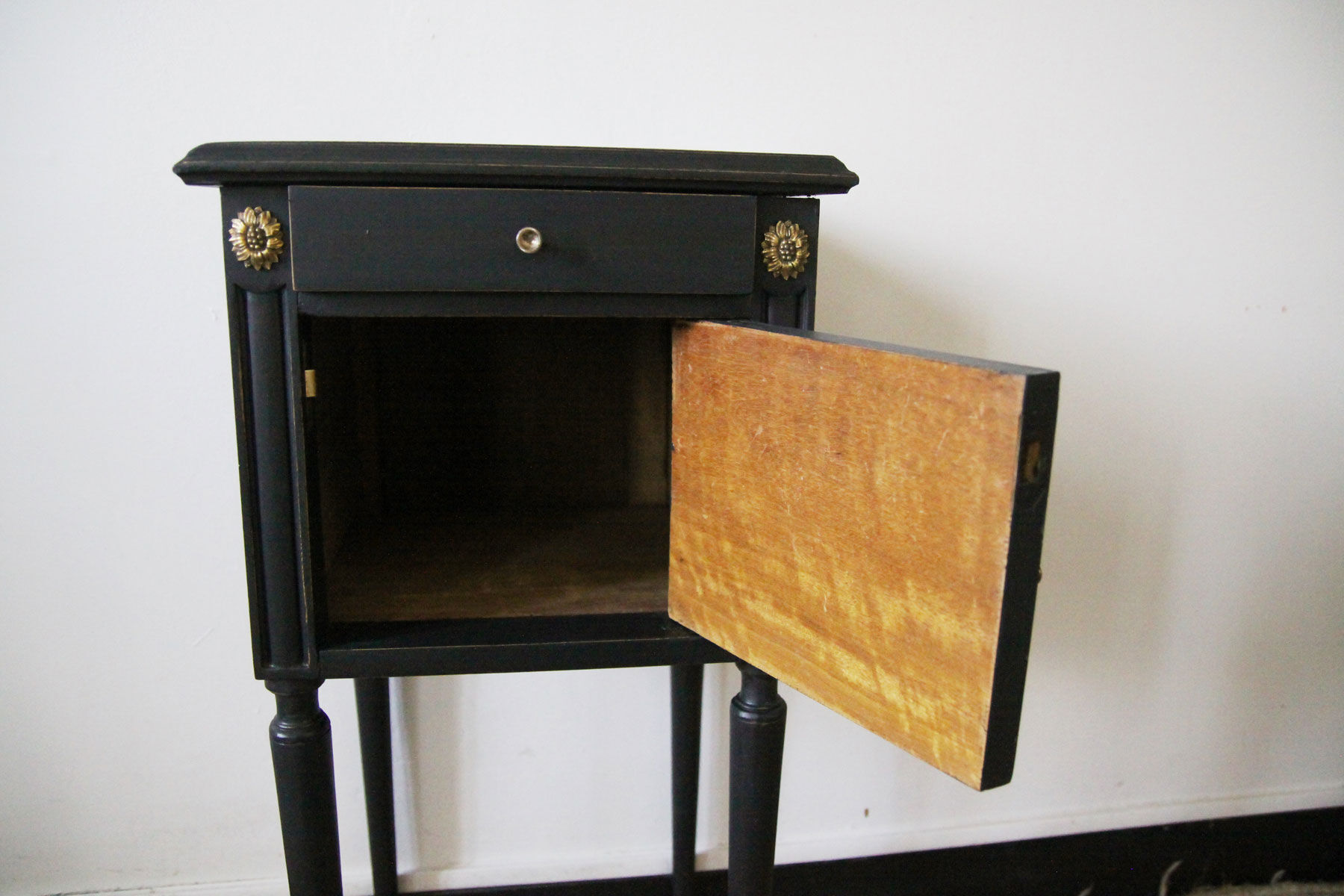 Black bedside style Henri II