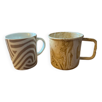 Set of 2 beige patterned mugs