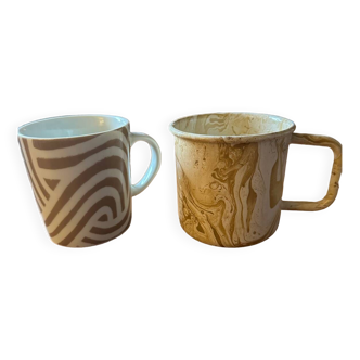 Lot de 2 tasses à motif beiges