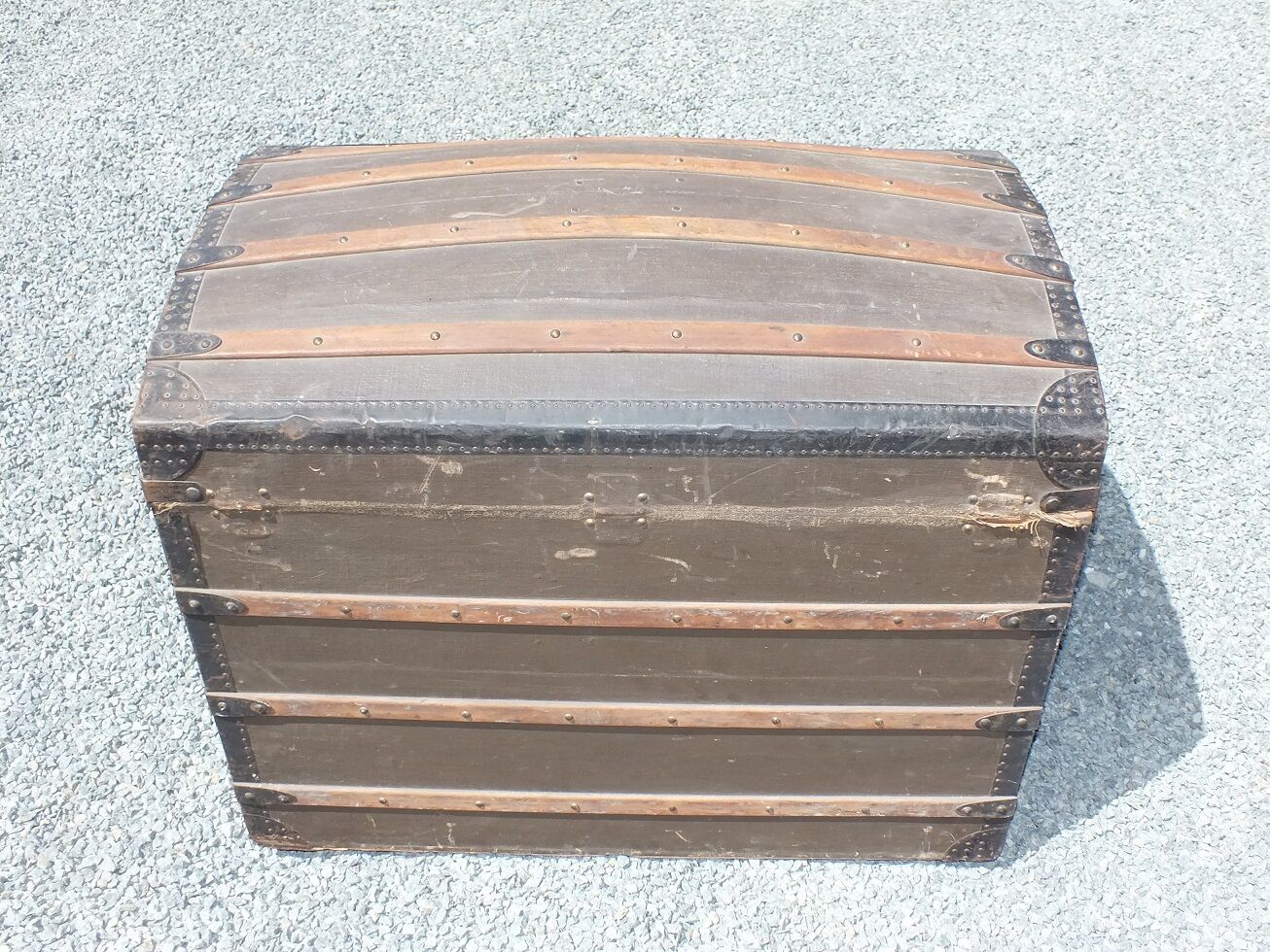 Curved trunk Moynat with compartments