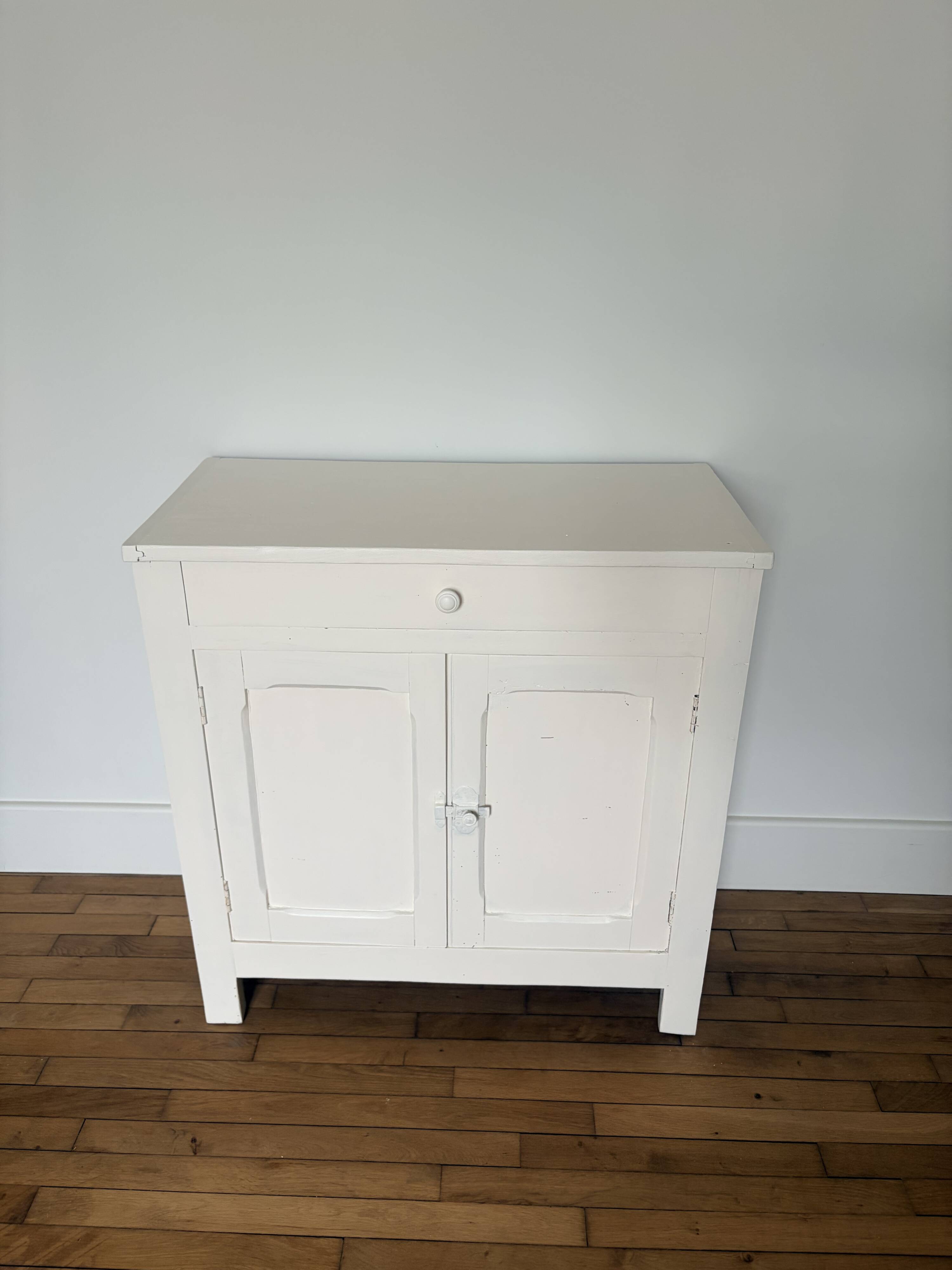 Vintage Parisian buffet 260209