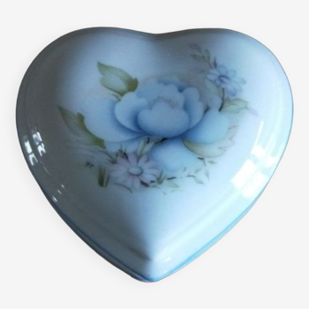 Porcelain heart box