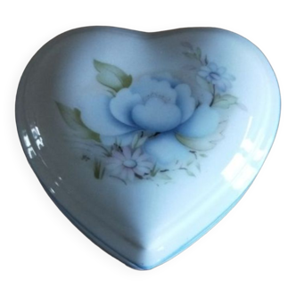 Porcelain heart box