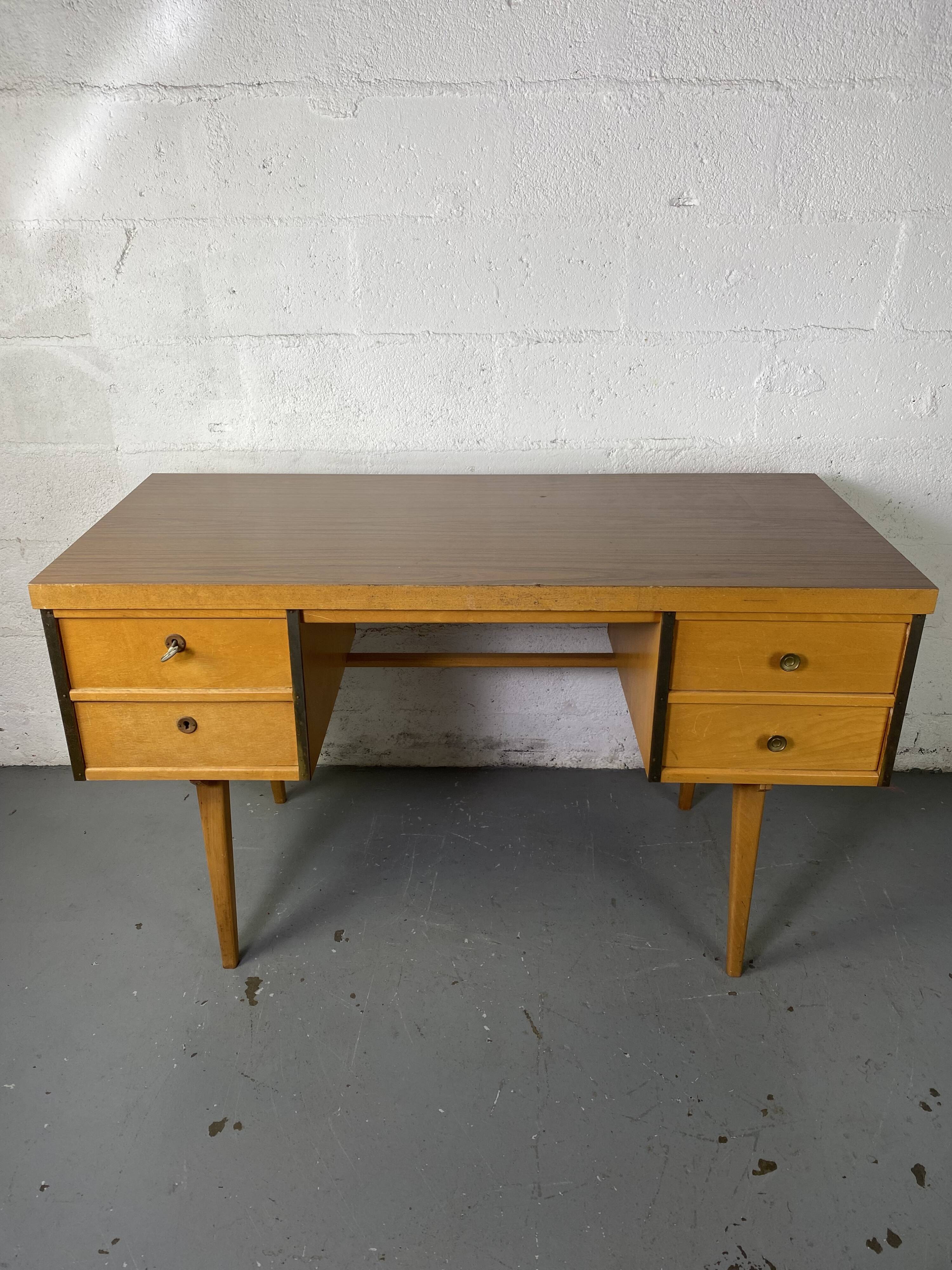 Desk Ekawerk Horn Lippe