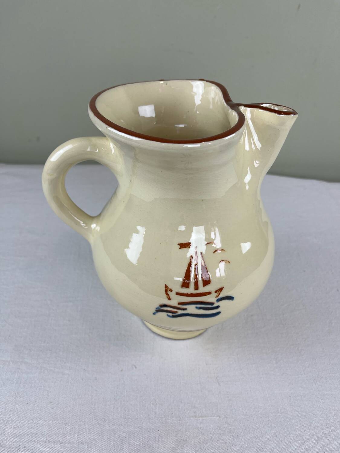 Artisanal sailing boat carafe