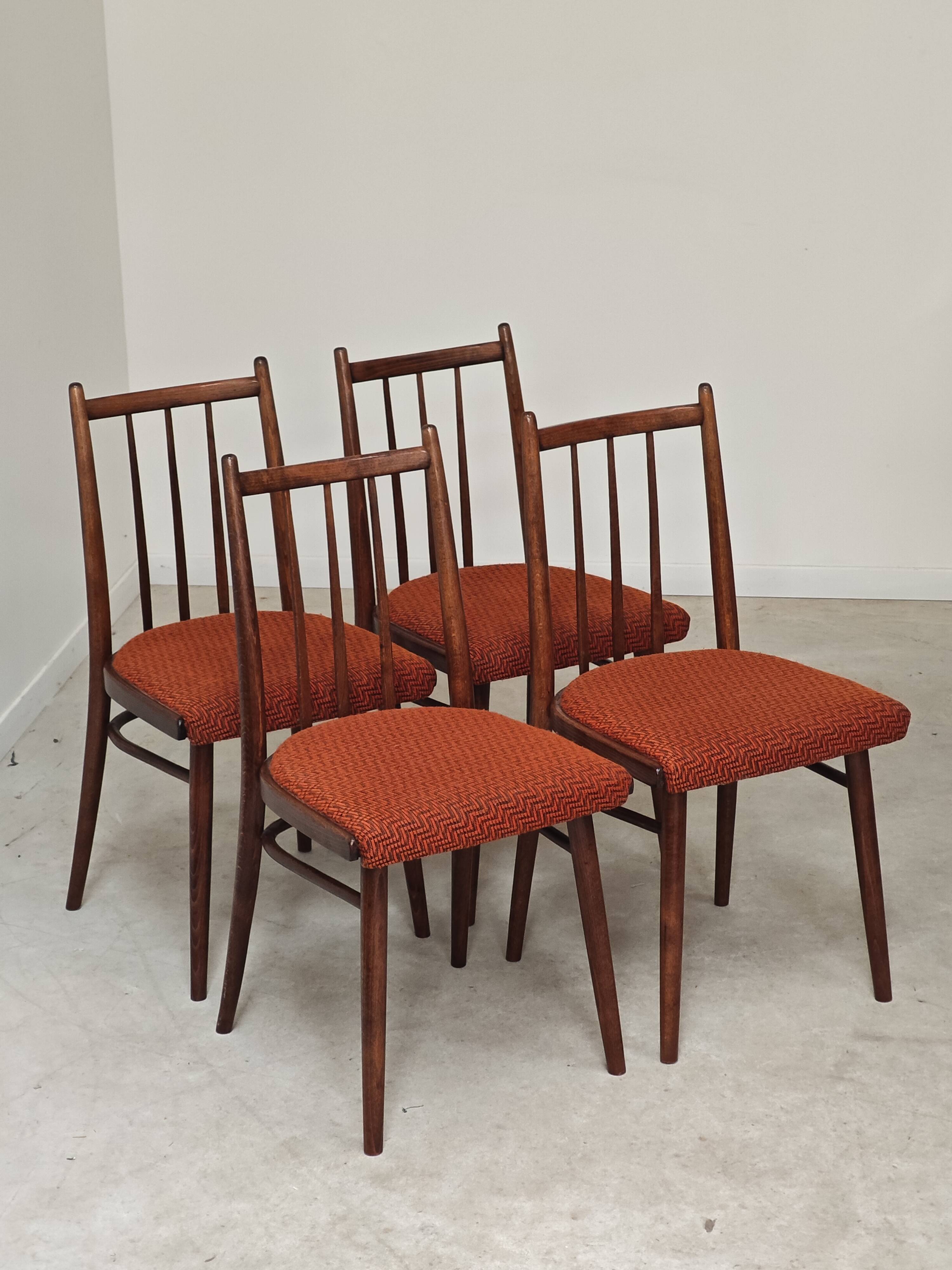 Set of 4 dining chairs TON Bystrice Antonin Suman orange fabric