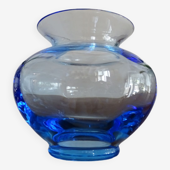 Vase en cristal bleuté