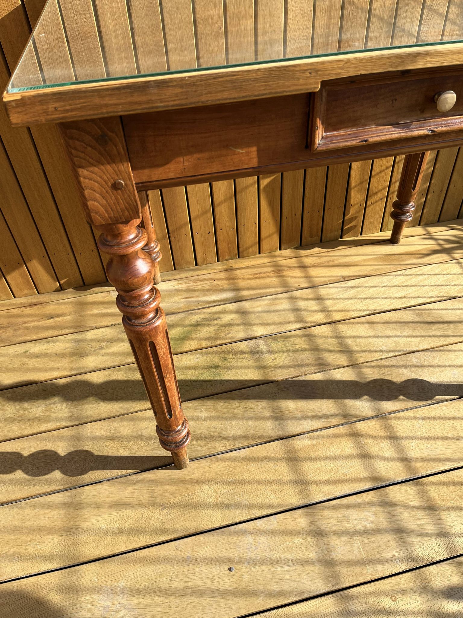 Desk table