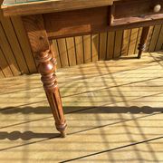Desk table