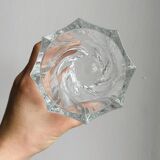Vase en verre torsadé transparent