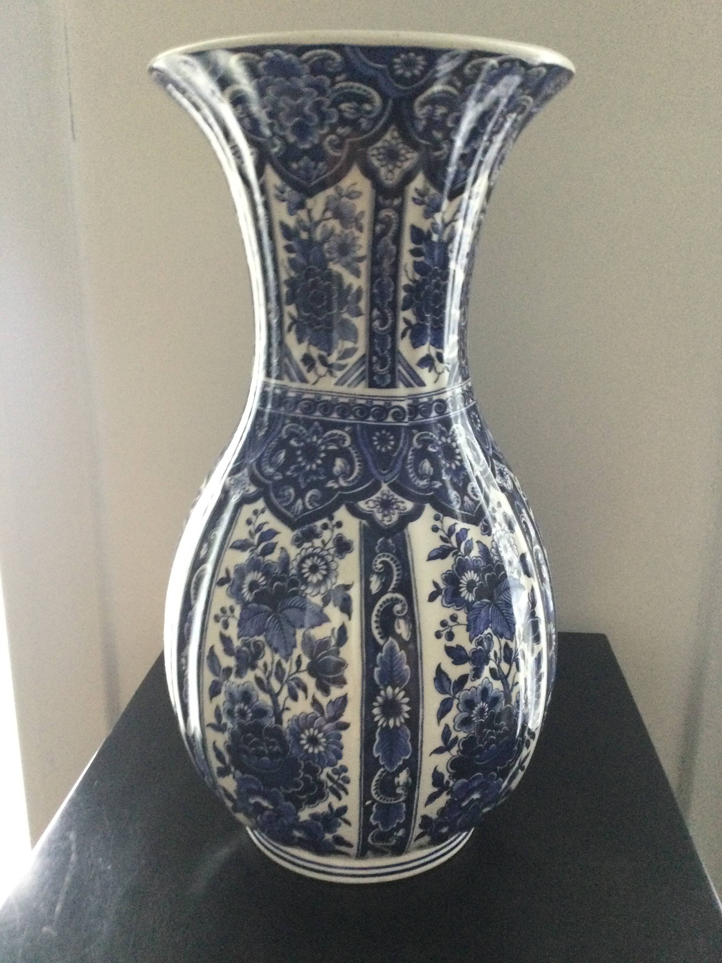 Artistiche ceramic vase