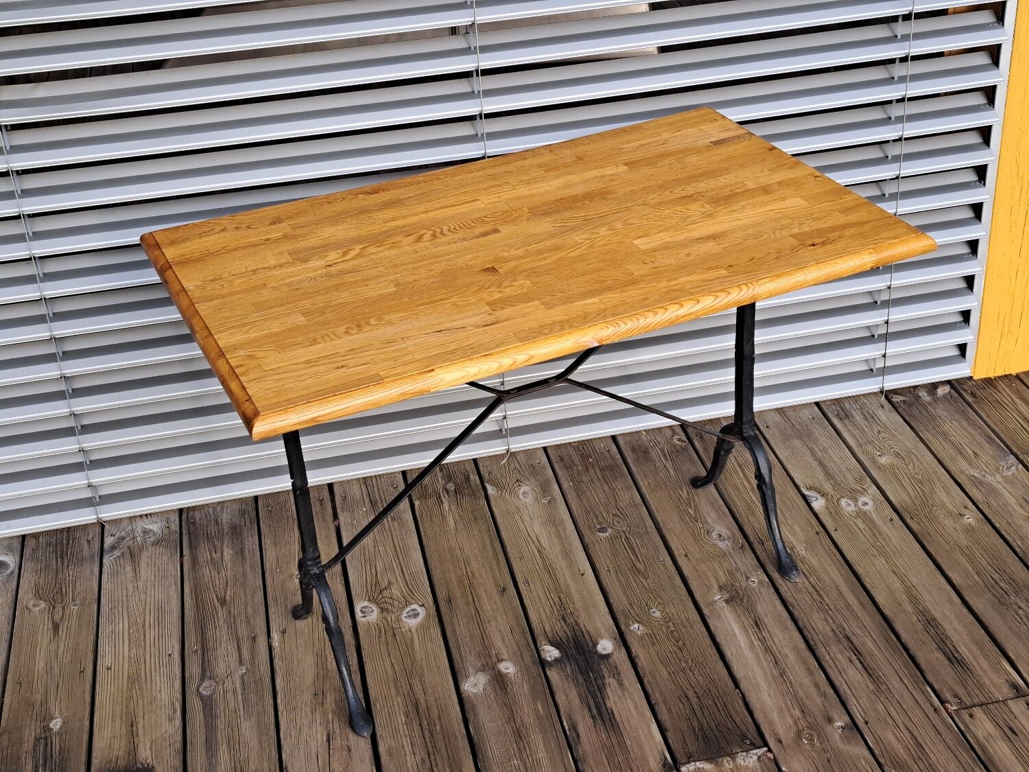 Bistro table