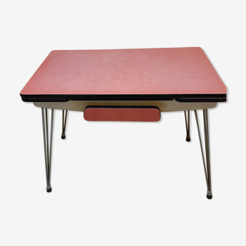 Table en formica rouge avec pieds dit Eiffel vintage 1950