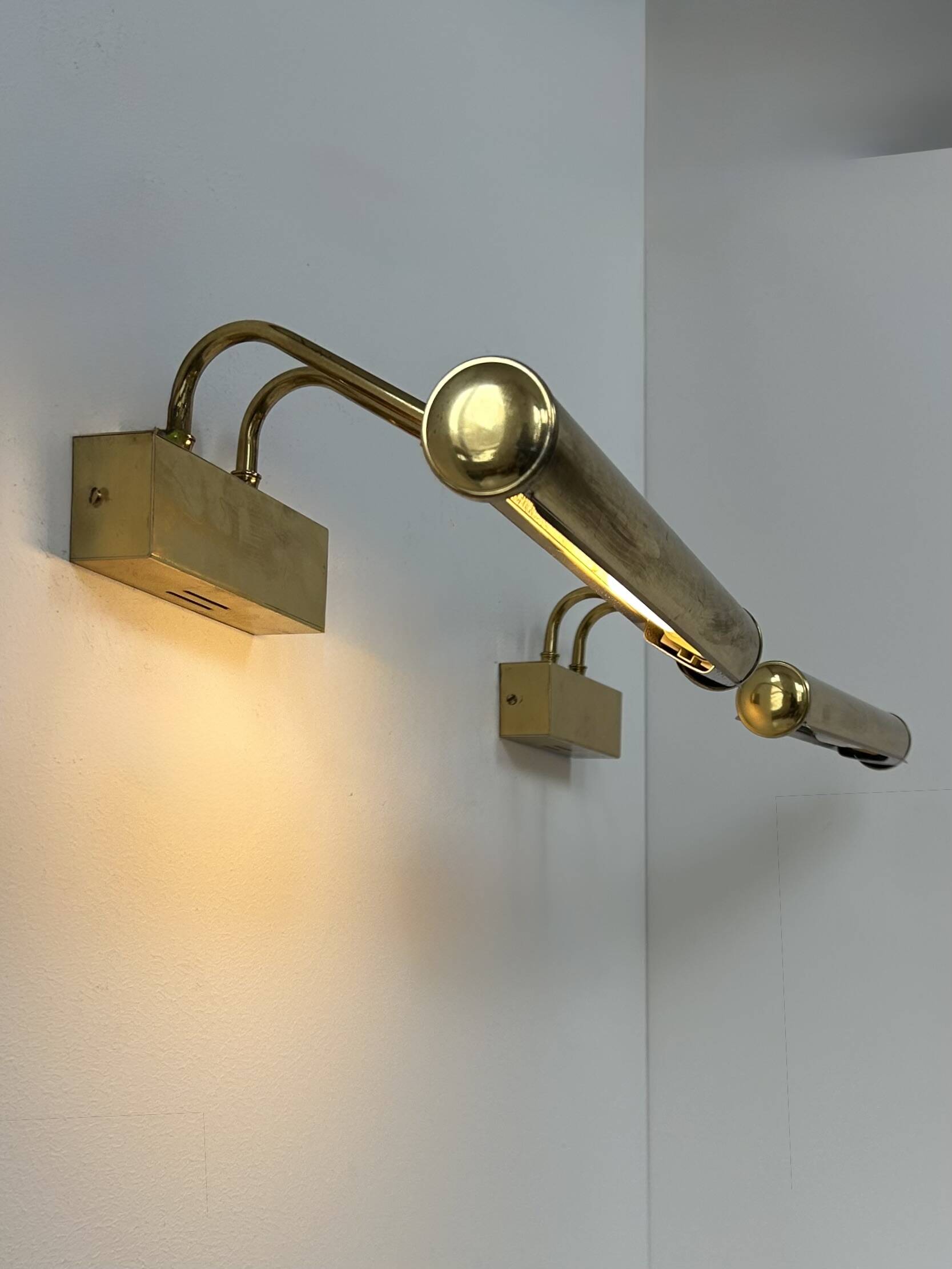 Paire d'appliques vintages orientable en laiton patiné, France, 1970