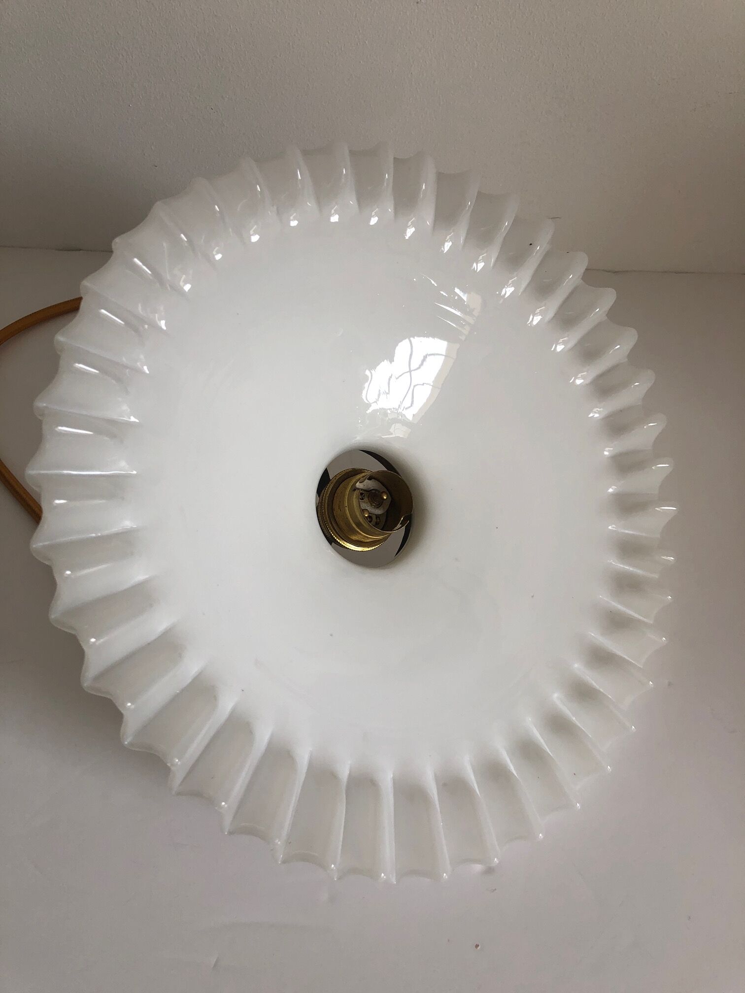 White opaline suspension