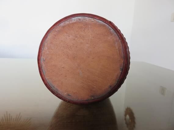 Bouteille éthnique en cuir, années 60-70