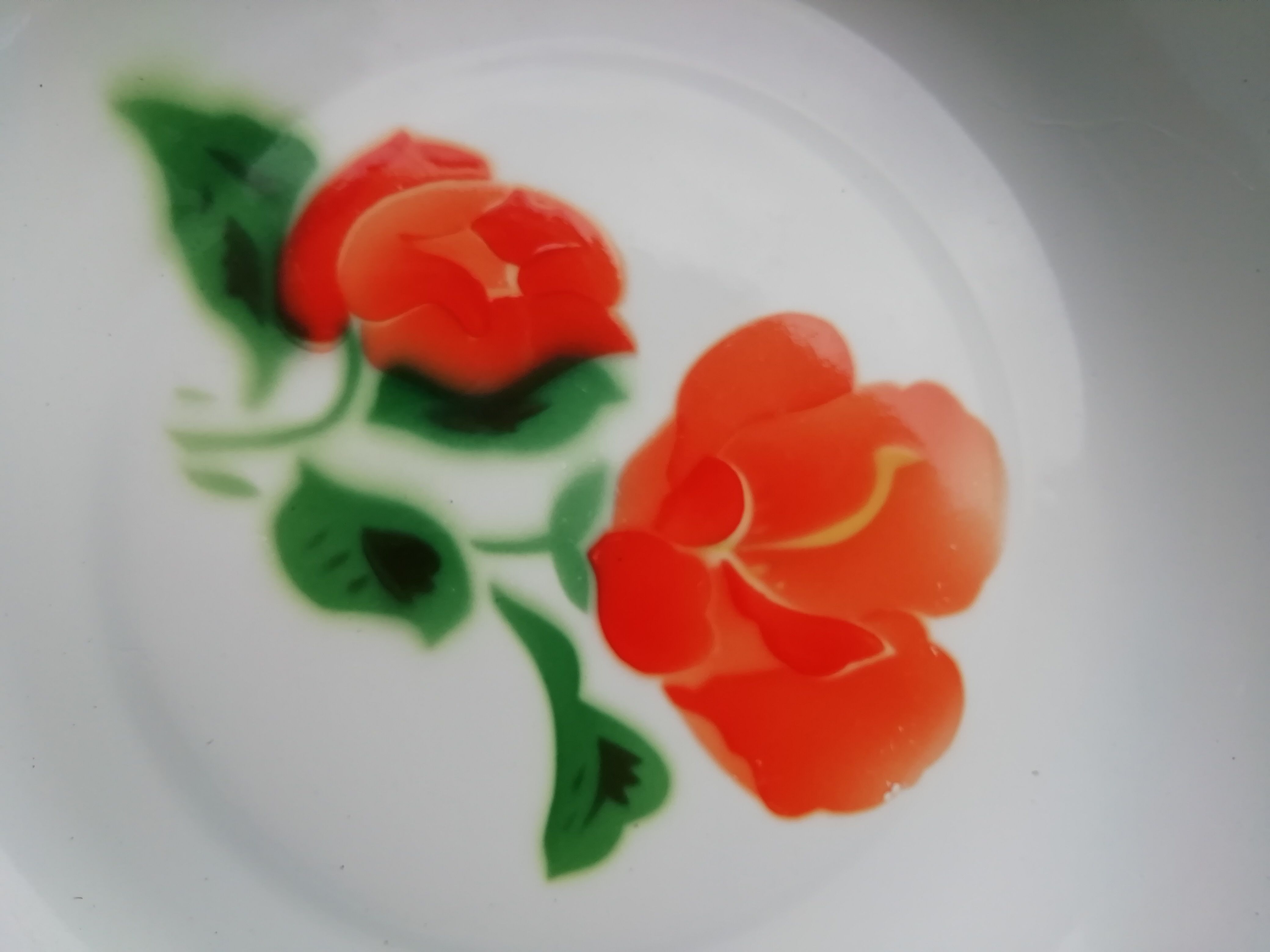 Set of cups and enamelled plate