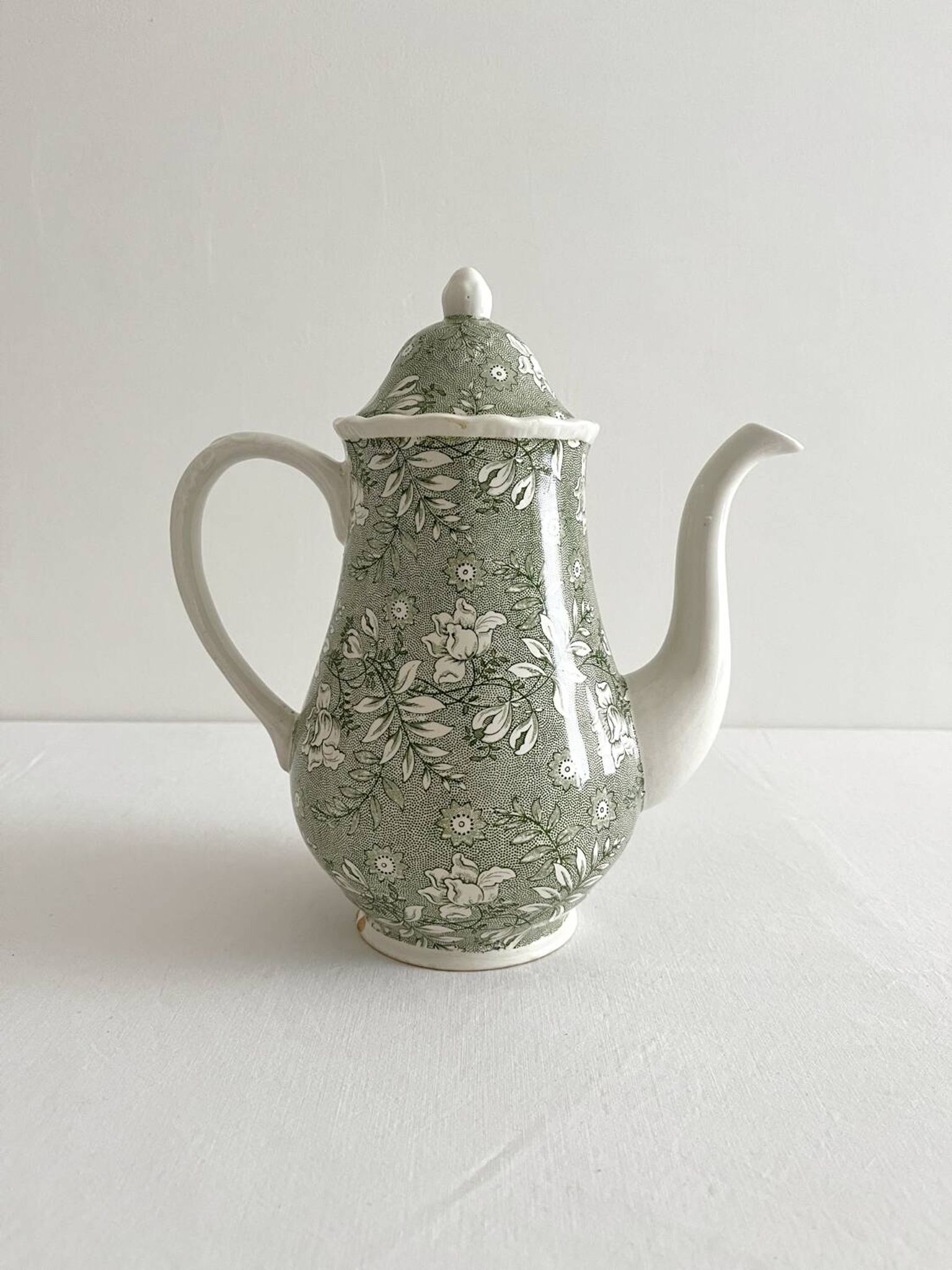 Royal Tudor Velvet Grindley of Stoke vintage English earthenware teapot.