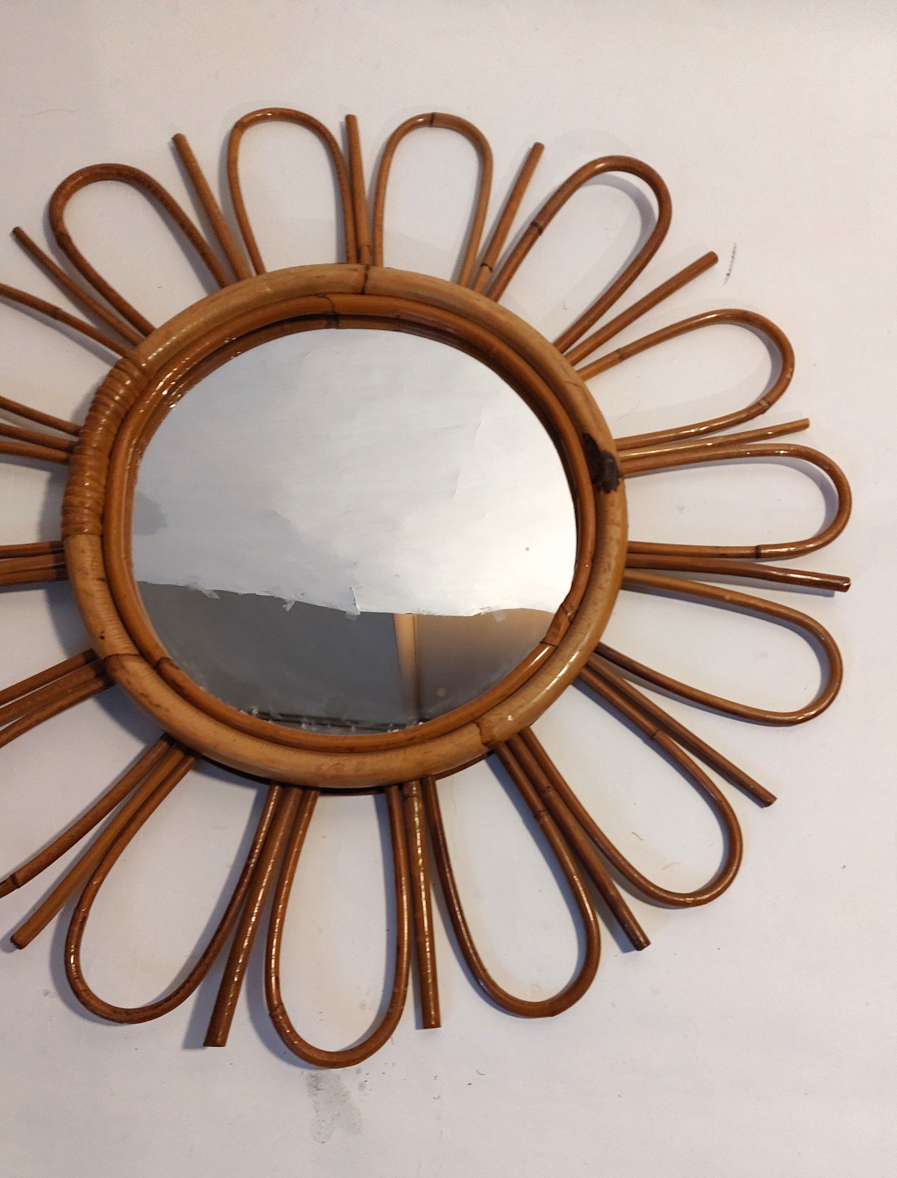 Rattan mirror daisy