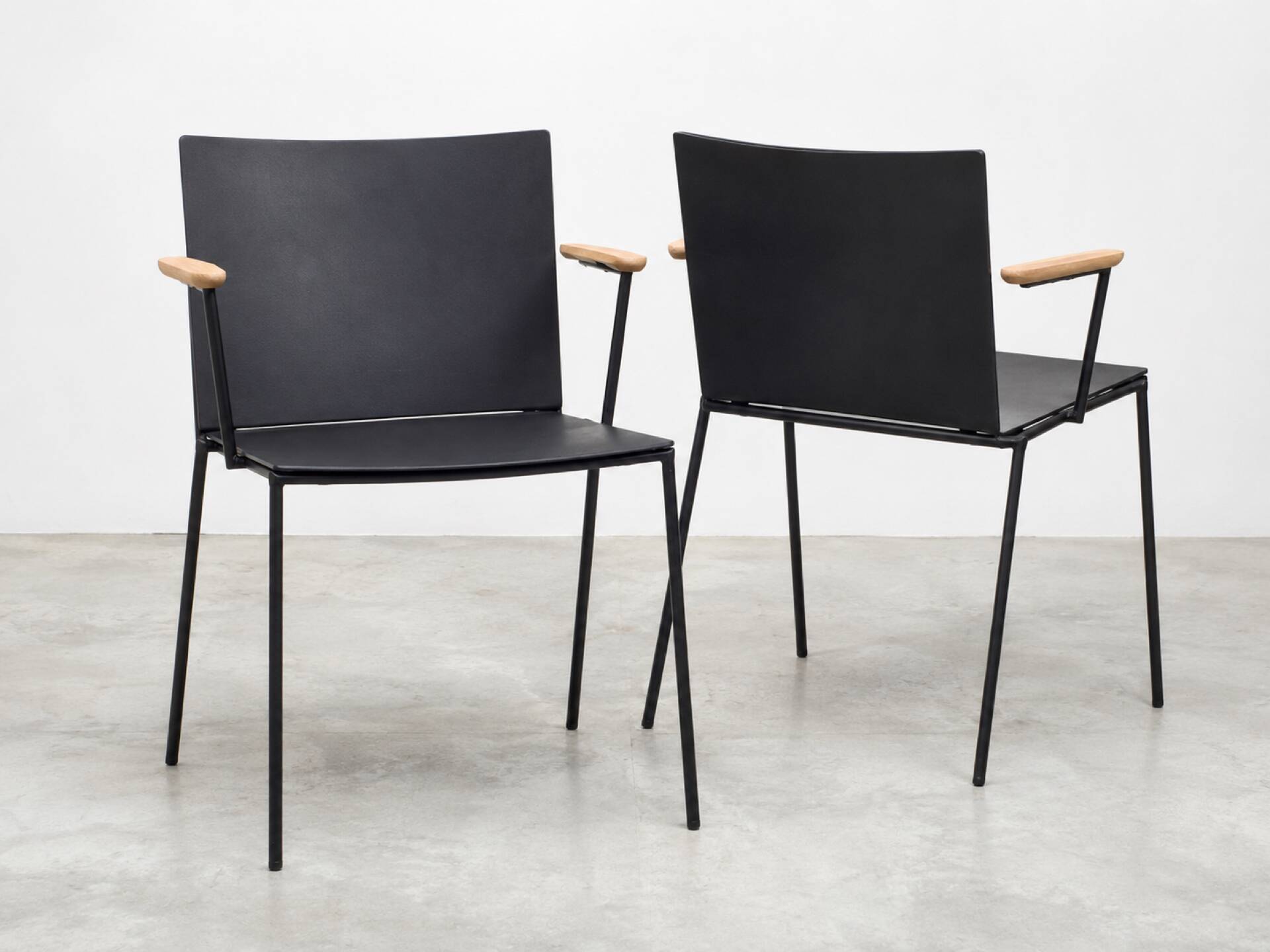 Lot de 4 fauteuils design Pedrali – Italie – Bois & acier