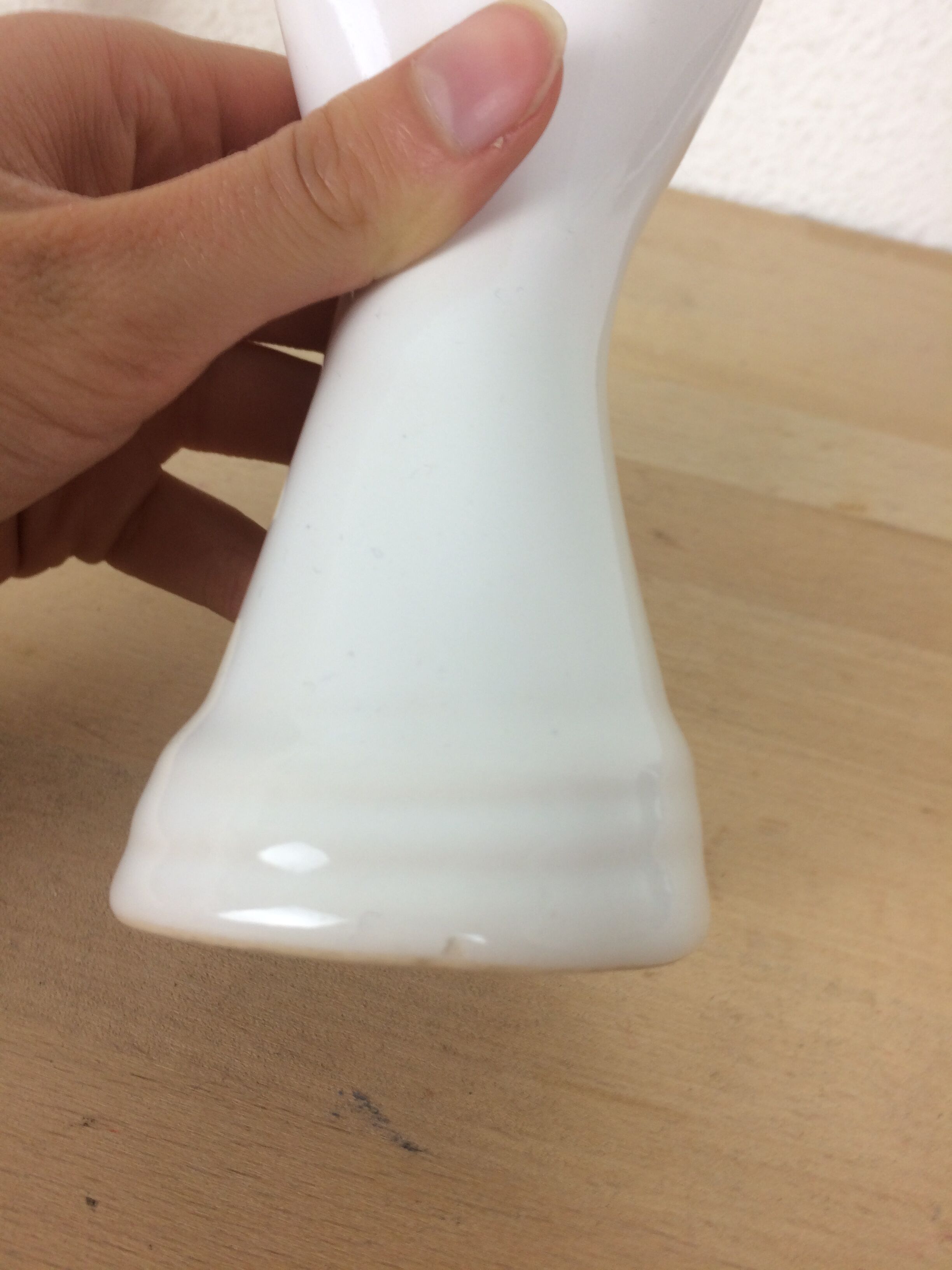 Hand soliflore baguier in white ceramic