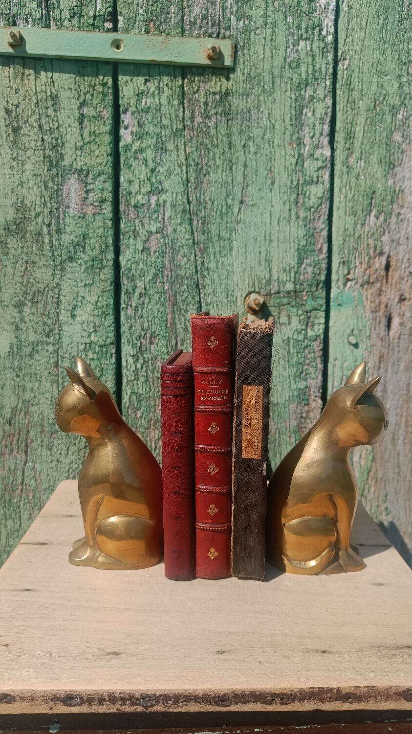 Gold-plated brass bookend cat